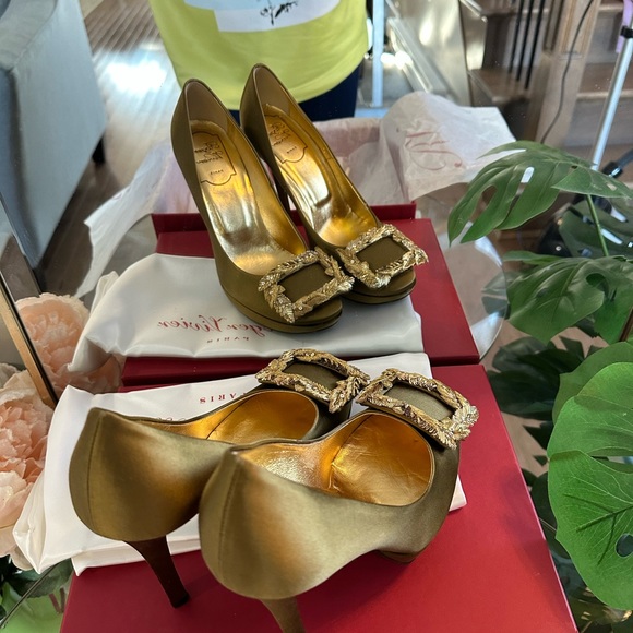 Roger Vivier Olive Satin Buckle Platform Heels Size 6.5 - Picture 3 of 5